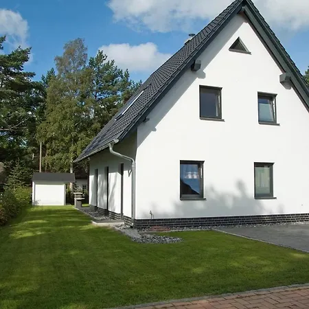 Emmely Nur Wenige Gehminuten Zum Ruhig Glowe