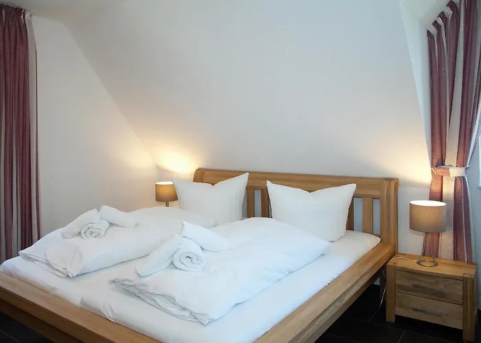 Emmely Nur Wenige Gehminuten Zum Ruhig Glowe