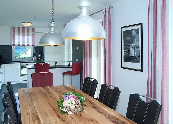 Emmely Nur Wenige Gehminuten Zum Ruhig Glowe