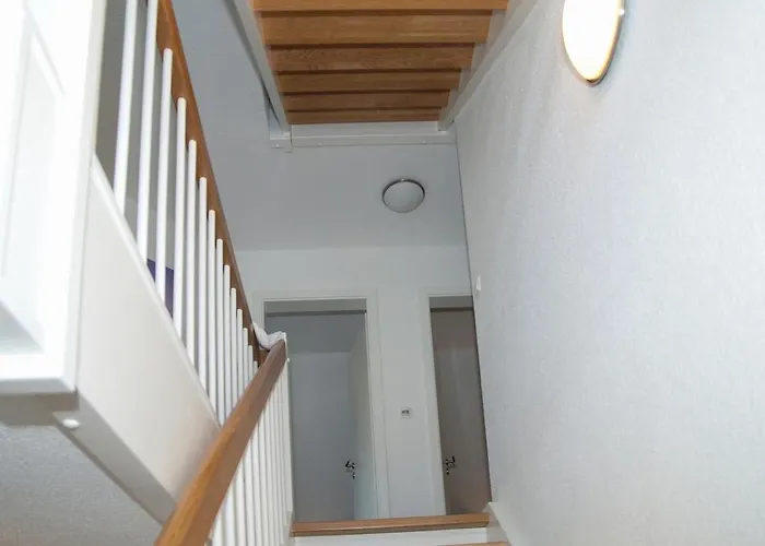 Emmely Nur Wenige Gehminuten Zum Ruhig Glowe