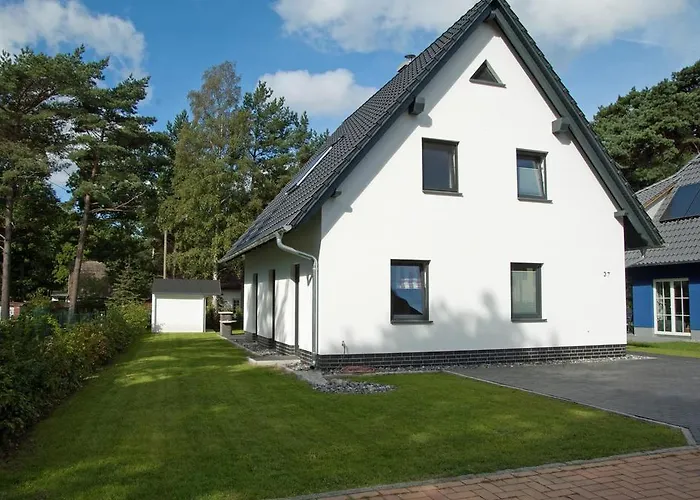 Emmely Nur Wenige Gehminuten Zum Ruhig Glowe