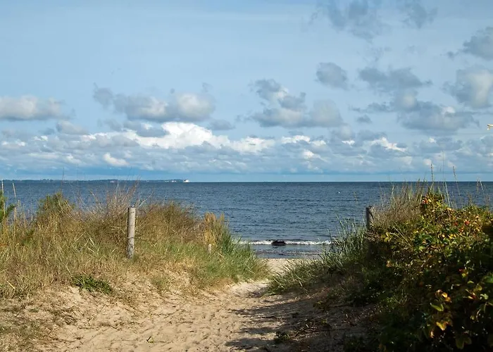 Emmely Nur Wenige Gehminuten Zum Ruhig Glowe