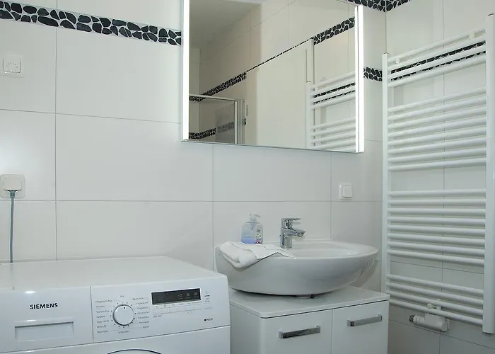 Emmely Nur Wenige Gehminuten Zum Ruhig * Glowe